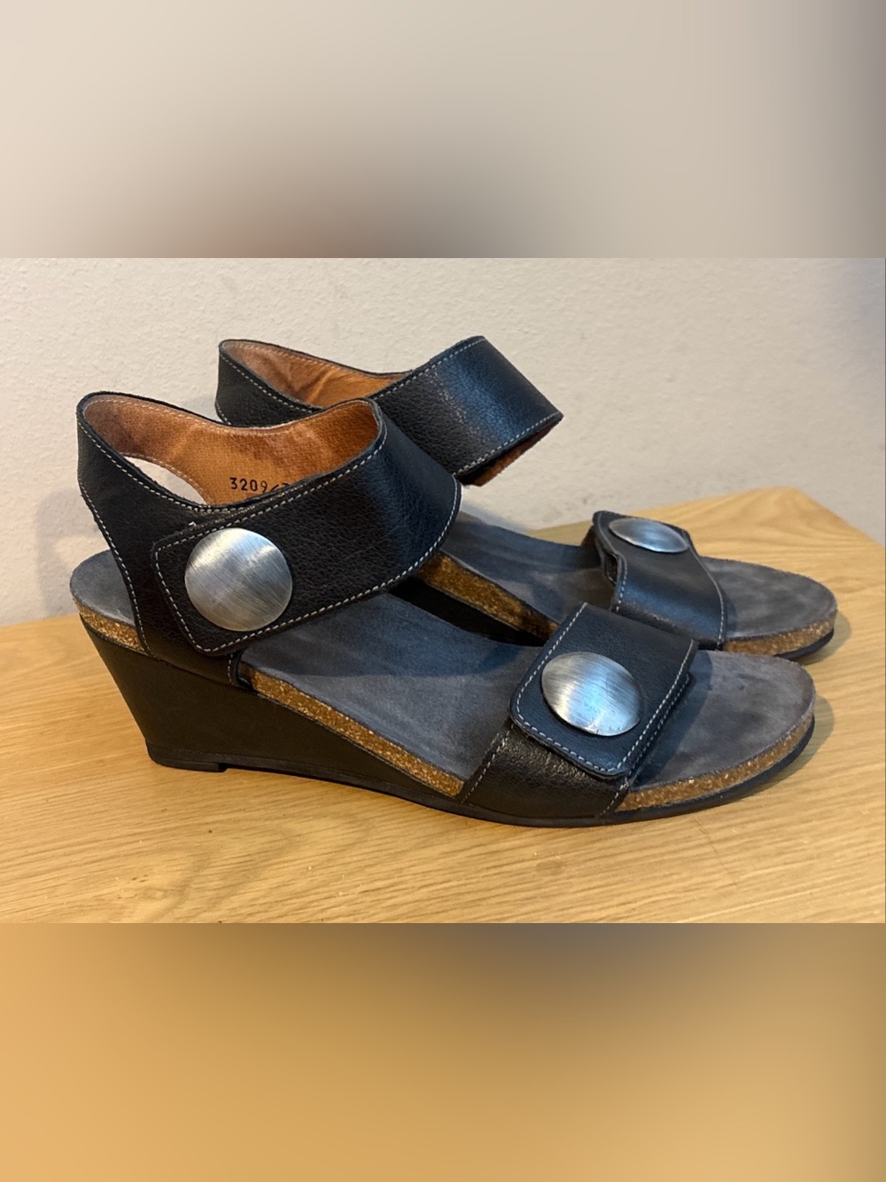 Taos Carousel 2 Leather Wedge Sandal Shoes Ankle Strap Black Size EU 39 US 8.5